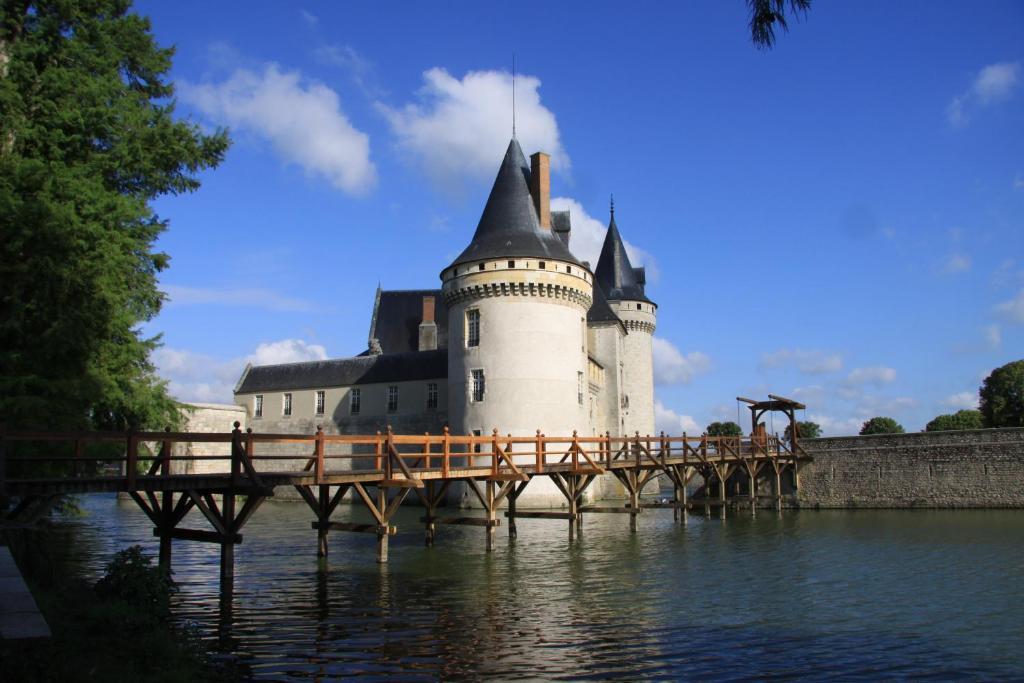 Hotel Henri IV Sully-sur-Loire Exterior foto